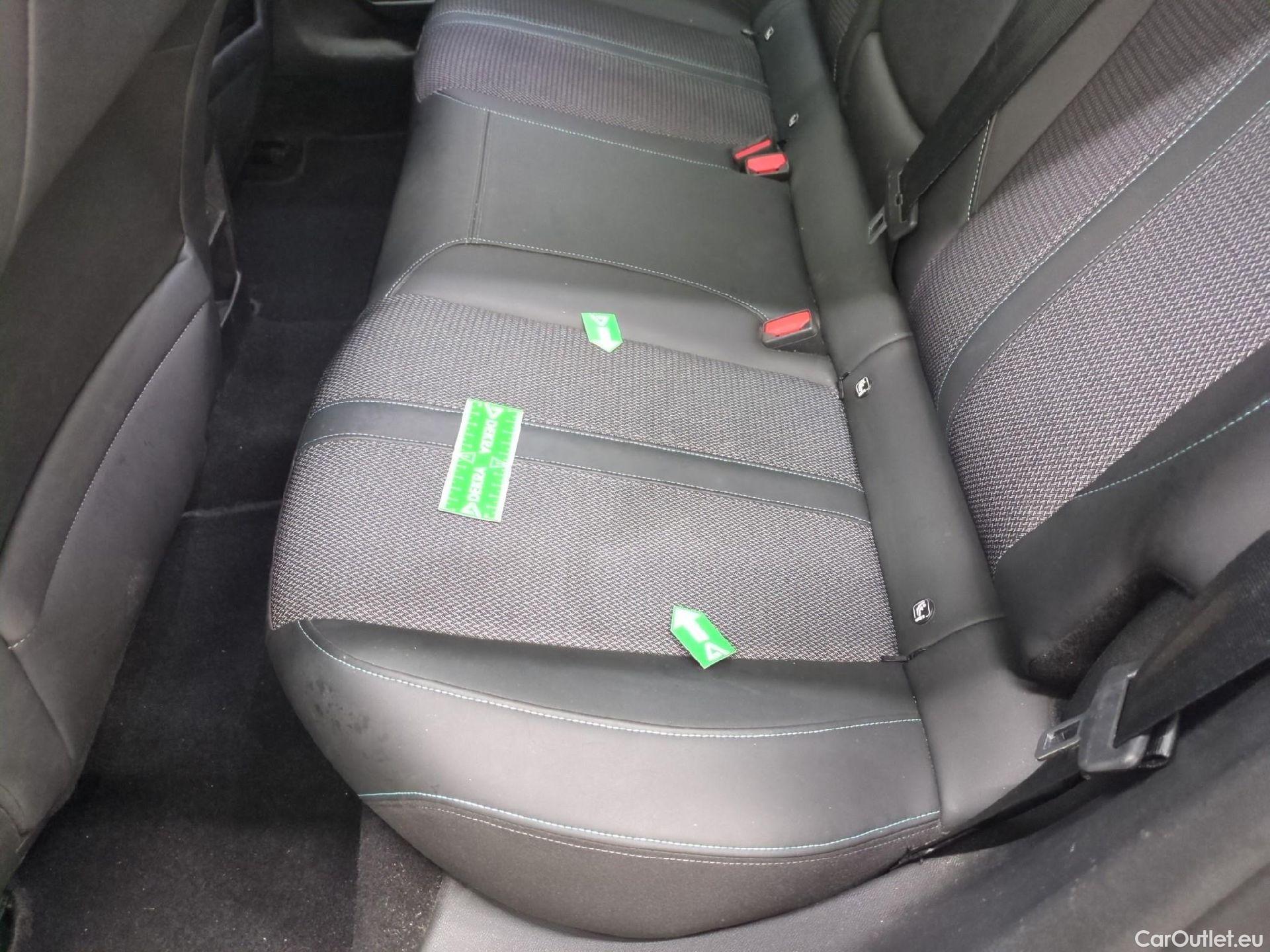  Peugeot  308 PEUGEOT  SW / 2021 / 5P / Break PureTech 130 S&S EAT 8 ALLURE #51