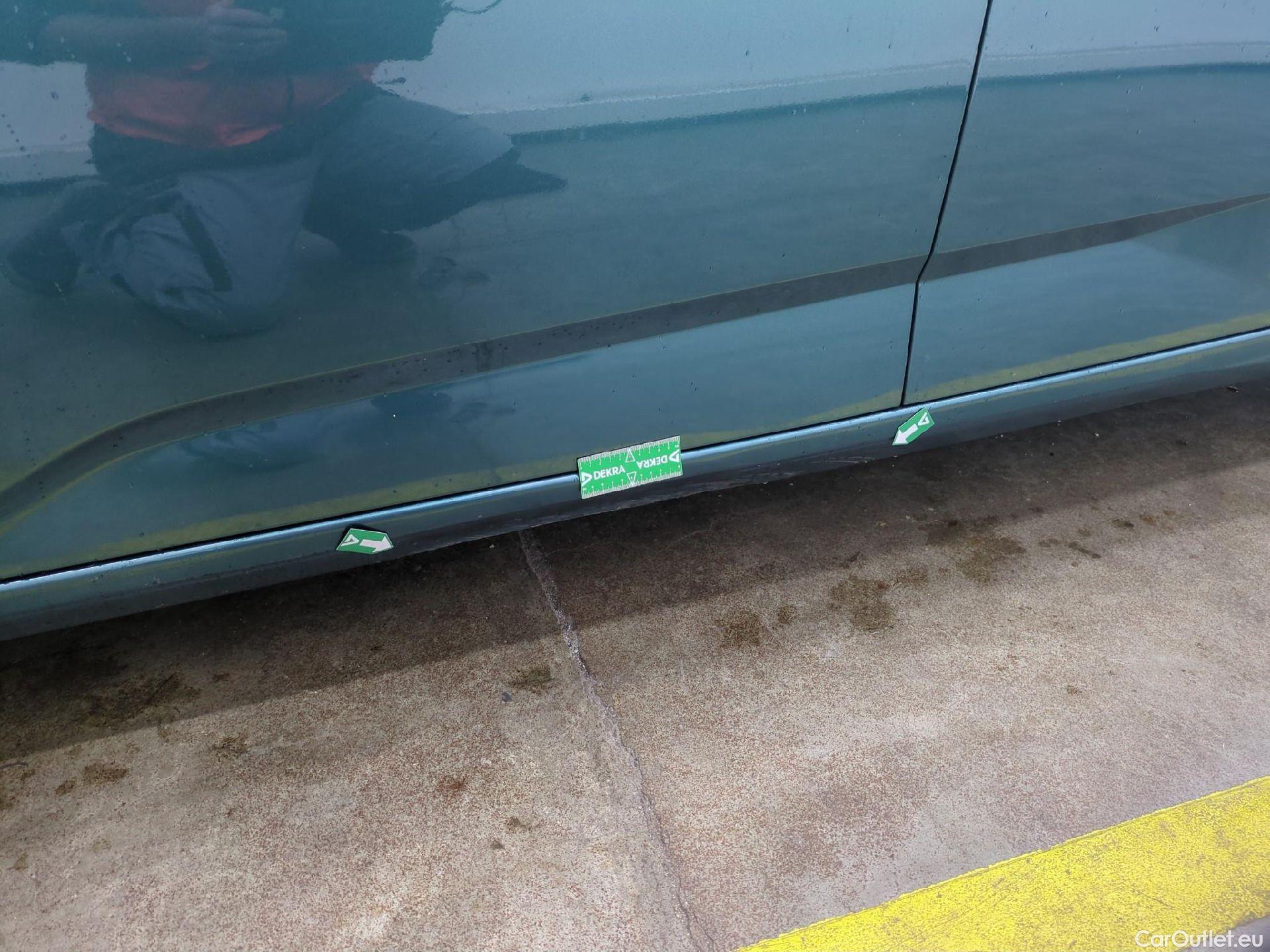  Peugeot  308 PEUGEOT  SW / 2021 / 5P / Break PureTech 130 S&S EAT 8 ALLURE #28