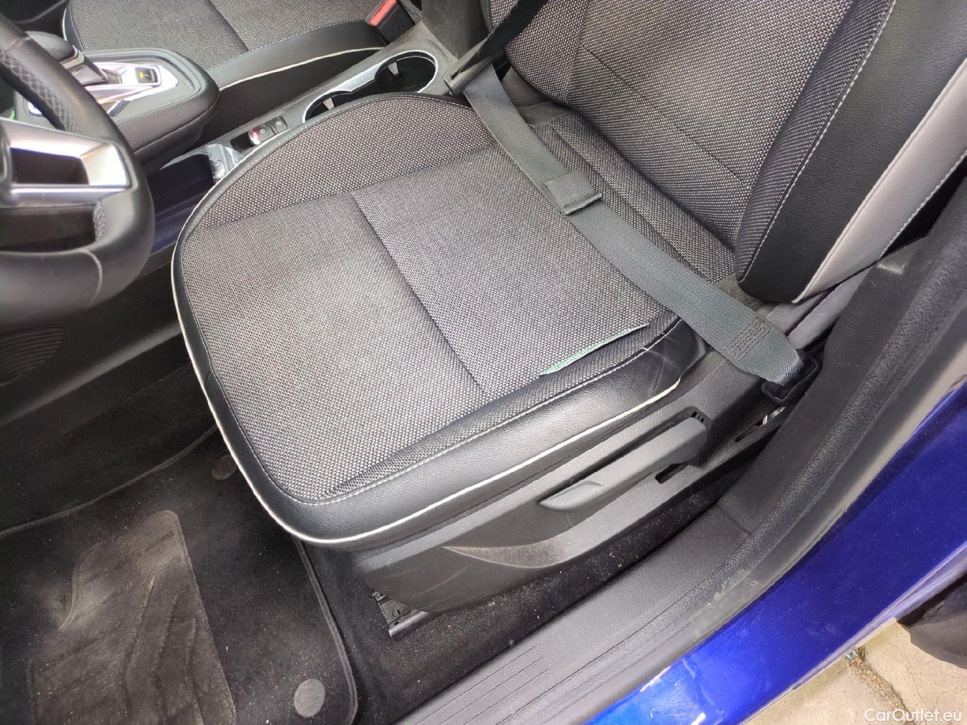  Renault  Captur RENAULT  / 2019 / 5P / SUV Intens E-TECH Plug-in 160 #2