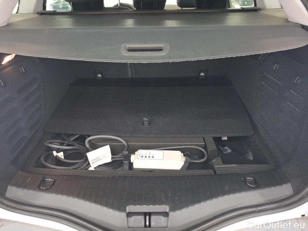  Renault  Megane RENAULT Mégane Estate / 2020 / 5P / Break evolution E-Tech hyb rechargeable 160 #8
