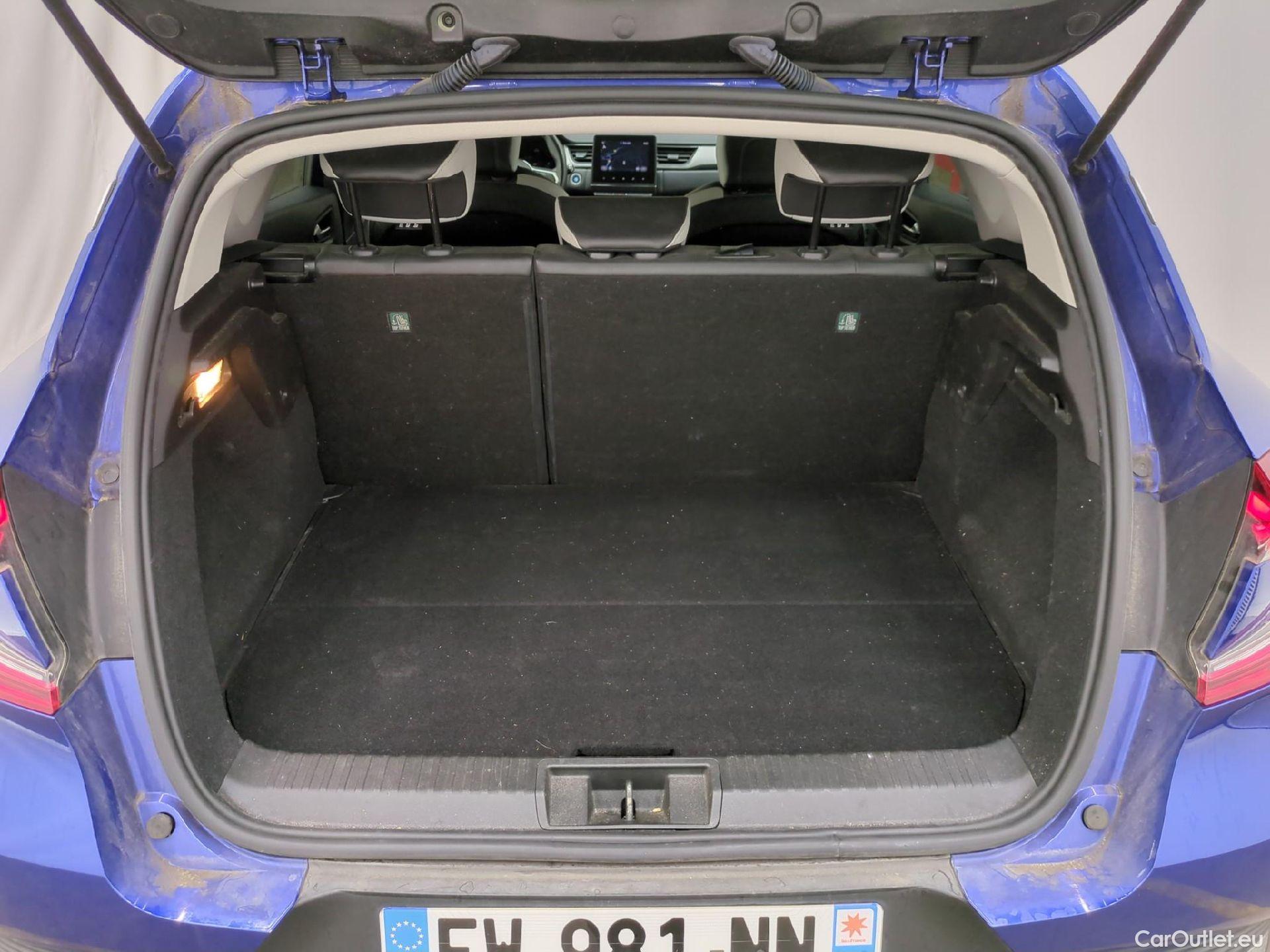  Renault  Captur RENAULT  / 2019 / 5P / SUV Intens E-TECH Plug-in 160 #9