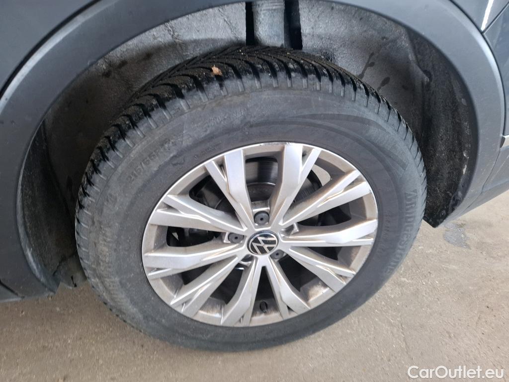  Volkswagen  Tiguan VOLKSWAGEN  / 2020 / 5P / SUV 2.0 TDI 150 DSG7 Life Business #41