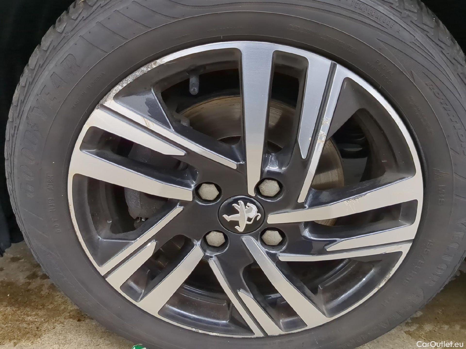  Peugeot  208  Allure 1.2 PureTech 100CV BVA8 E6d #3