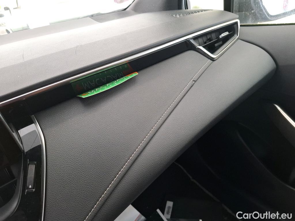 Toyota  Corolla TOYOTA  / 2018 / 5P / Berline Hybride 122h Dynamic Business Stage Acad #39