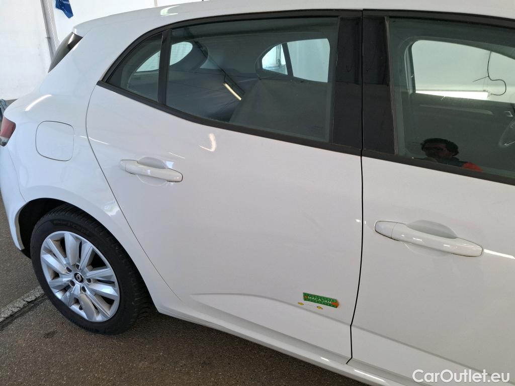  Renault  Megane  IV Berline 5 ptes. Société Air Nav Reversible 1.5 dCi 90CV BVM6 E6 #73