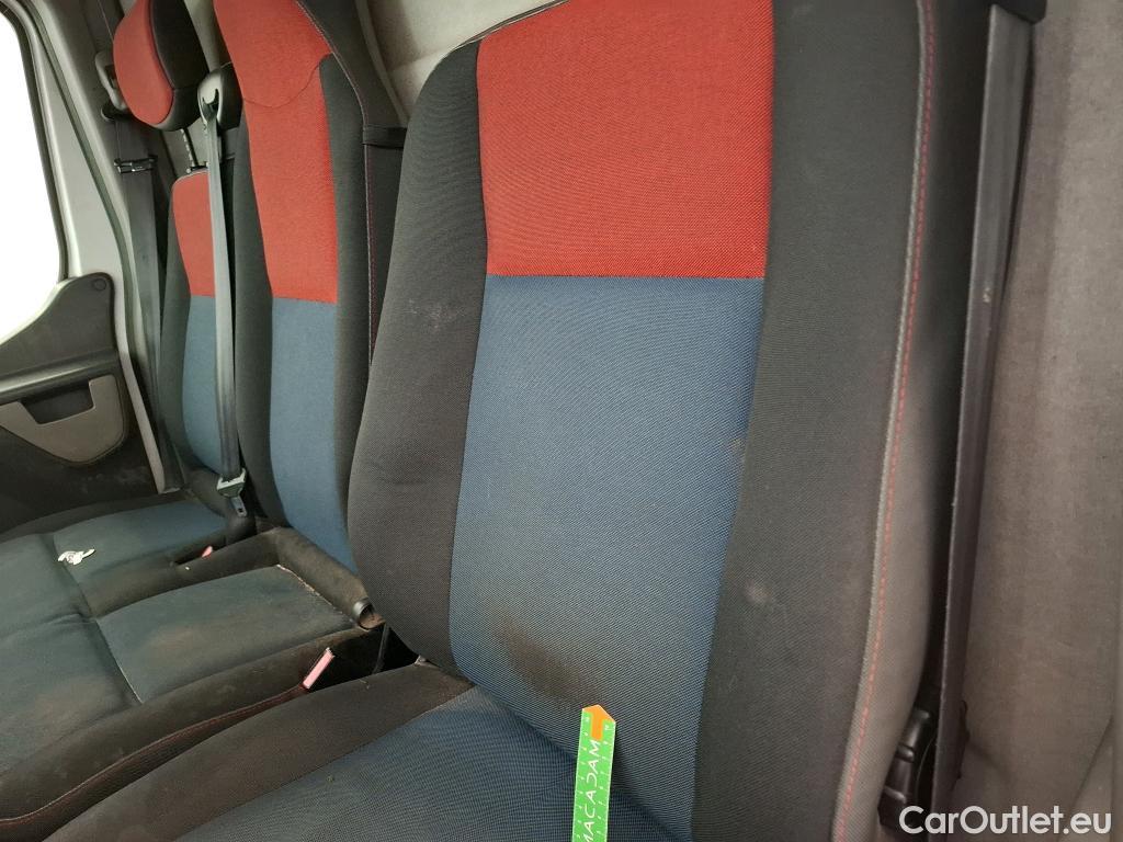  Renault  Master RENAULT  VU 4p Fourgon CA GCf Trac F3300 L2H2 dCi 110 #88