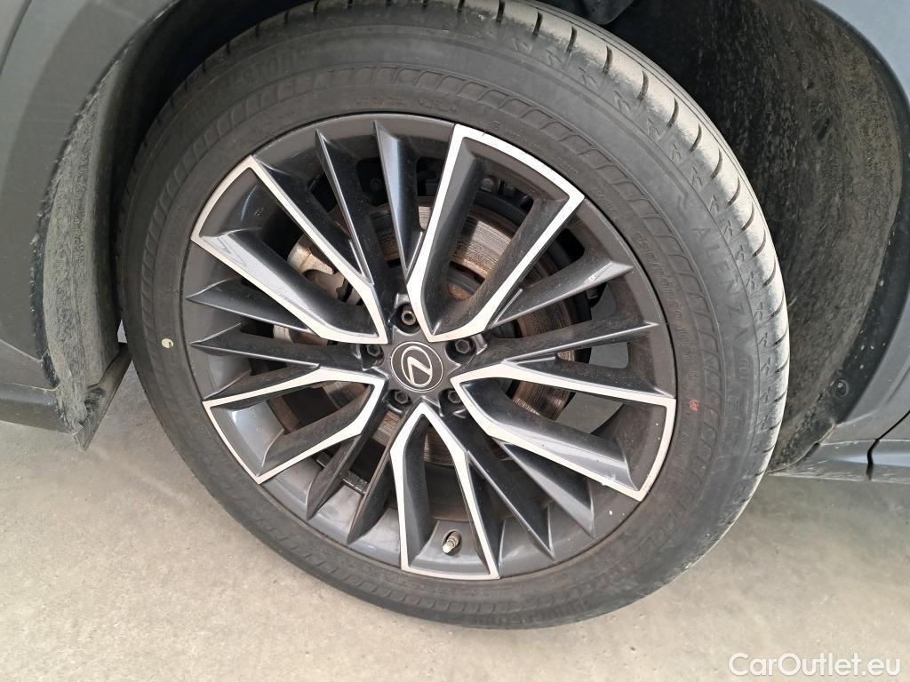  Lexus  NX LEXUS  / 2021 / 5P / SUV 450H+ 4WD Executive #4