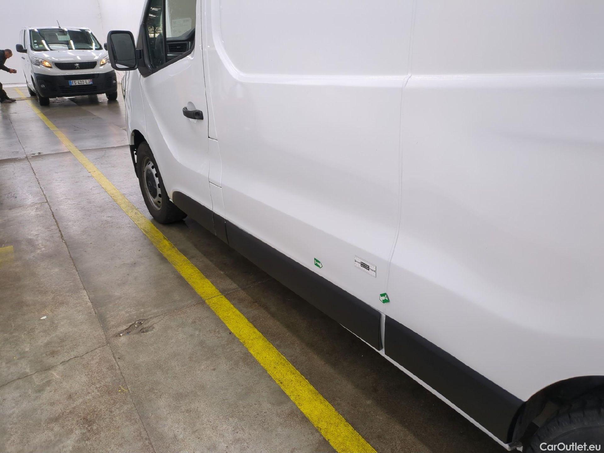  Renault  Trafic RENAULT  / 2021 / 4P / Fourgon tôlé FG GCF L2H1 3T Blue dCi 130 #33