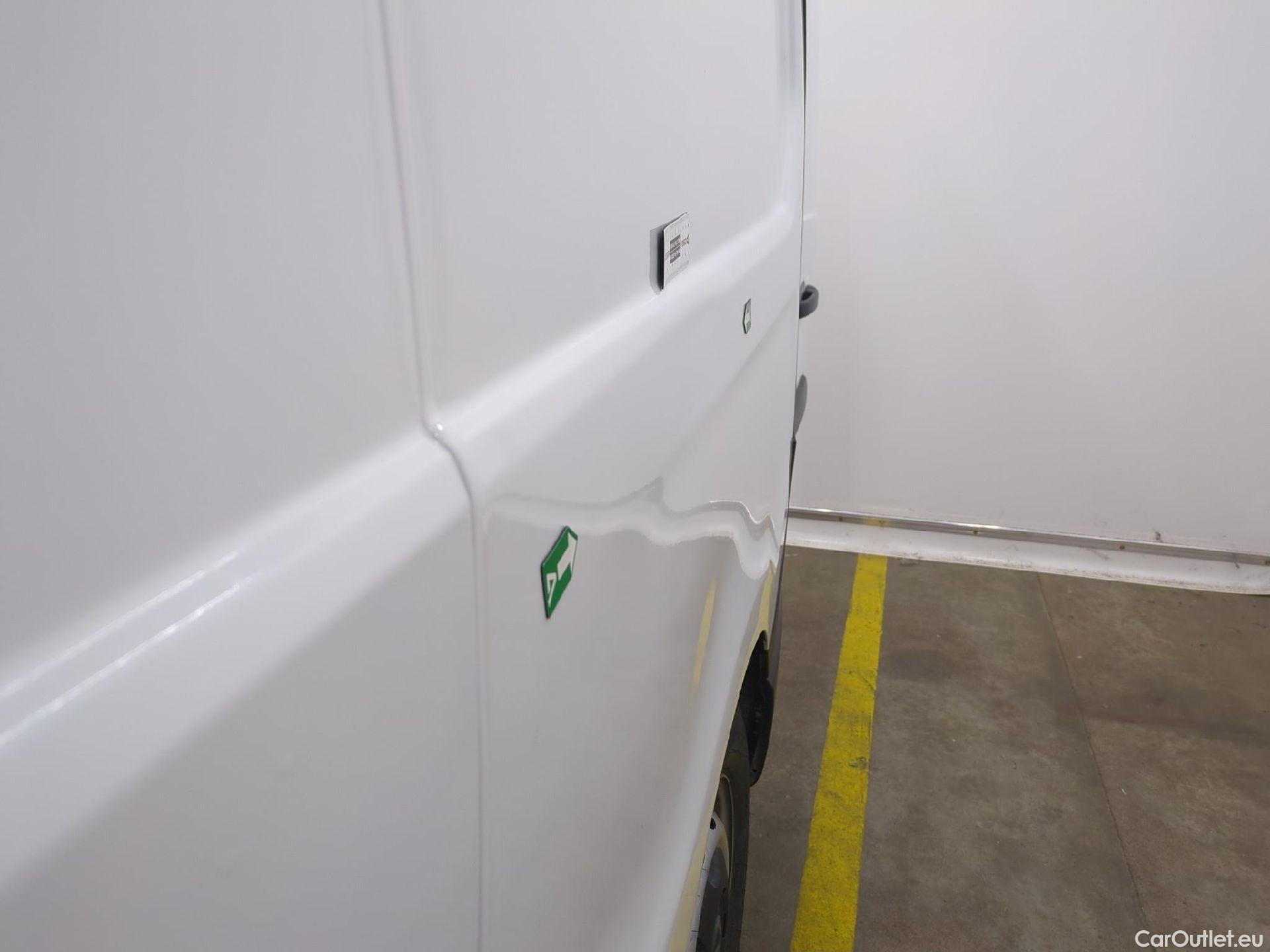  Renault  Trafic RENAULT  / 2021 / 4P / Fourgon tôlé FG GCF L2H1 3T Blue dCi 130 #40