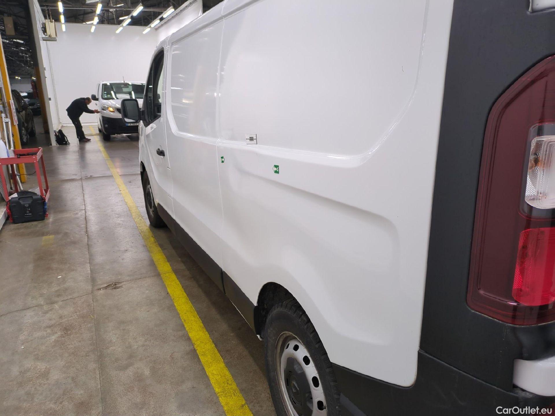 Renault  Trafic RENAULT  / 2021 / 4P / Fourgon tôlé FG GCF L2H1 3T Blue dCi 130 #36