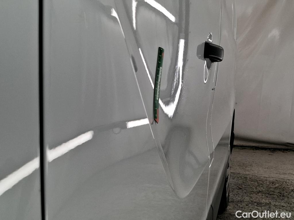  Renault  Trafic RENAULT  / 2019 / 4P / Fourgon tole FG GCF L1H1 1000 1.6 dCi 120 #30