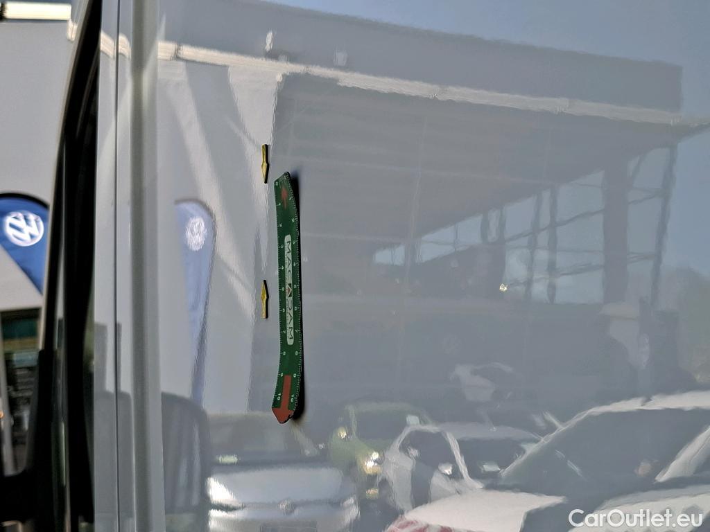  Volkswagen  Crafter  Fourgon Fourgon 35 mittlerer Radstand mit Hochdach FWD 2.0 140CV BVM6 #15