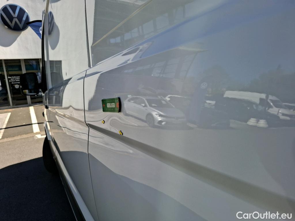 Volkswagen  Crafter  Fourgon Fourgon 35 mittlerer Radstand mit Hochdach FWD 2.0 140CV BVM6 #18