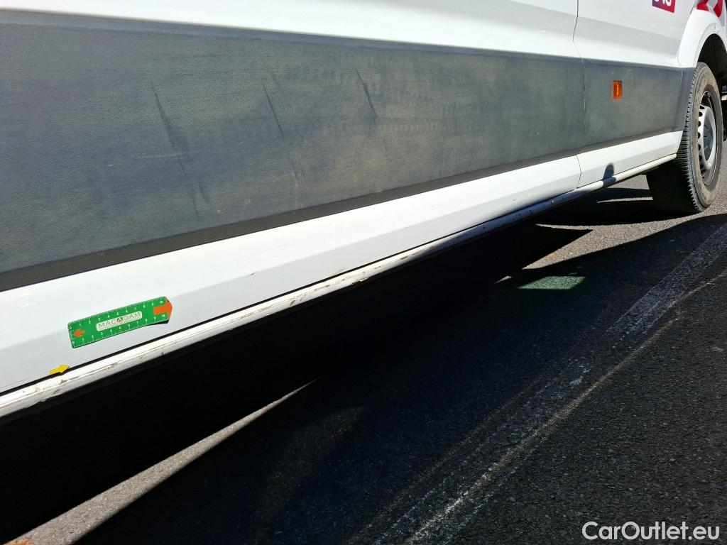  Volkswagen  Crafter  Fourgon Fourgon 35 mittlerer Radstand mit Hochdach FWD 2.0 140CV BVM6 #47