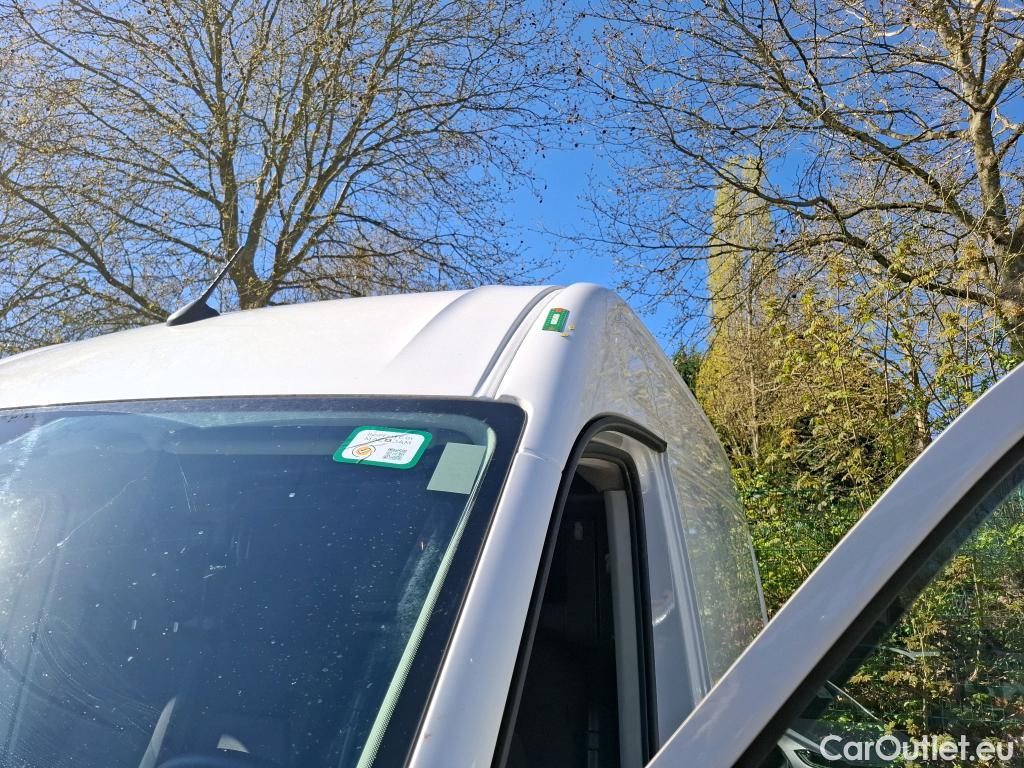  Volkswagen  Crafter  Fourgon Fourgon 35 mittlerer Radstand mit Hochdach FWD 2.0 140CV BVM6 #76