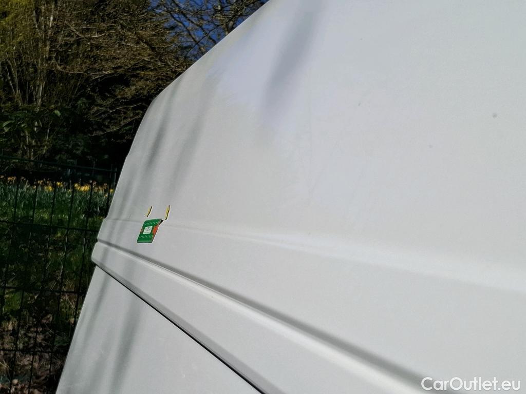  Volkswagen  Crafter  Fourgon Fourgon 35 mittlerer Radstand mit Hochdach FWD 2.0 140CV BVM6 #31