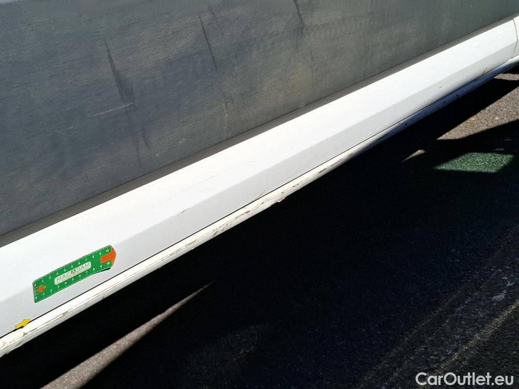  Volkswagen  Crafter  Fourgon Fourgon 35 mittlerer Radstand mit Hochdach FWD 2.0 140CV BVM6 #48