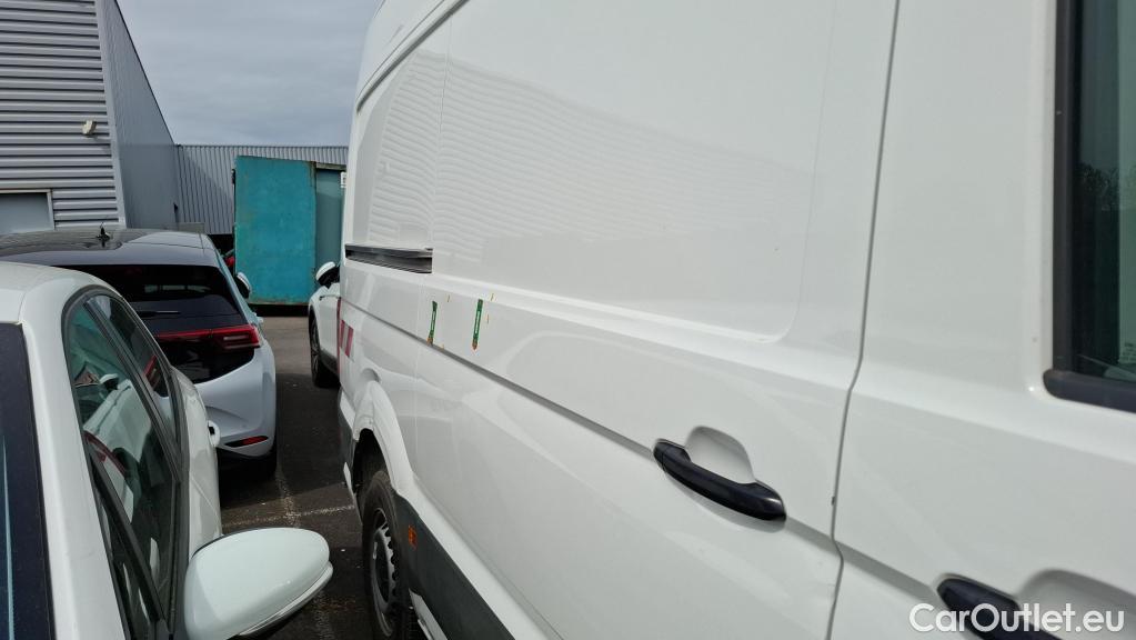  Volkswagen  Crafter  Fourgon Fourgon 35 mittlerer Radstand mit Hochdach FWD 2.0 140CV BVM6 #33