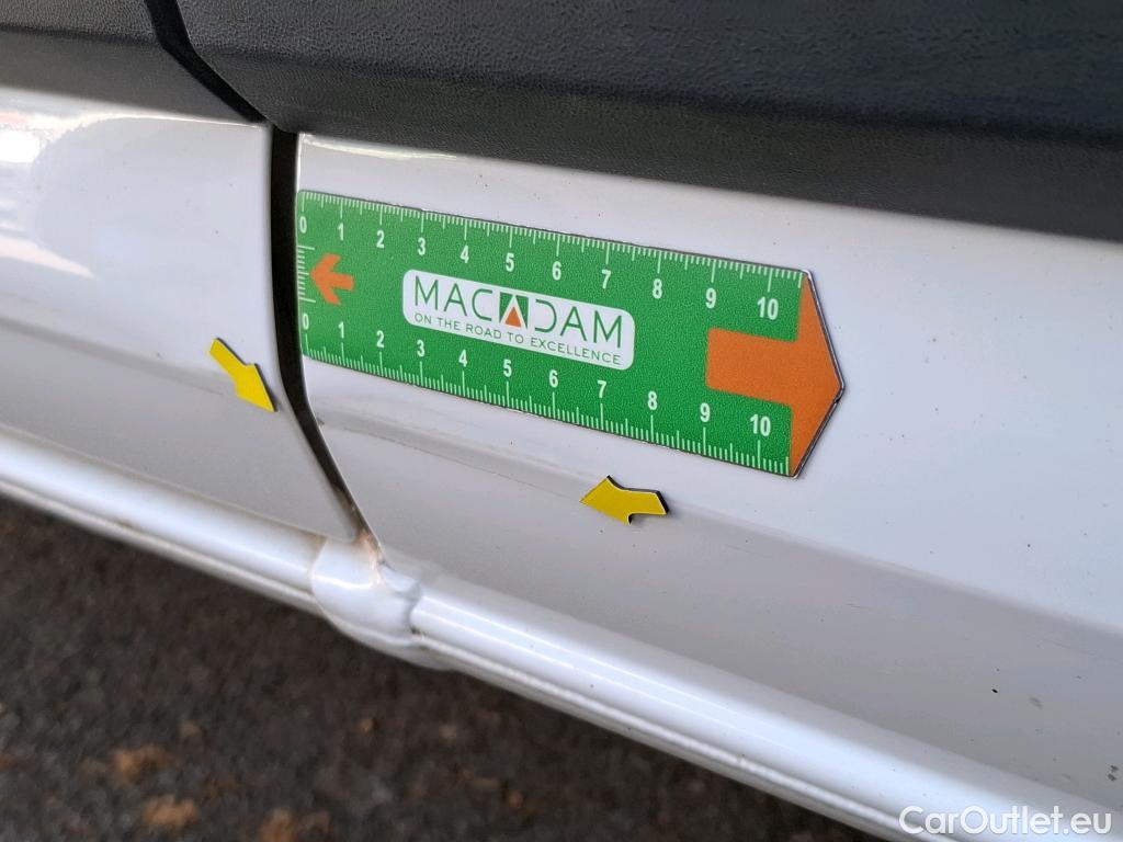  Volkswagen  Crafter  Fourgon Fourgon 35 mittlerer Radstand mit Hochdach FWD 2.0 140CV BVM6 #13