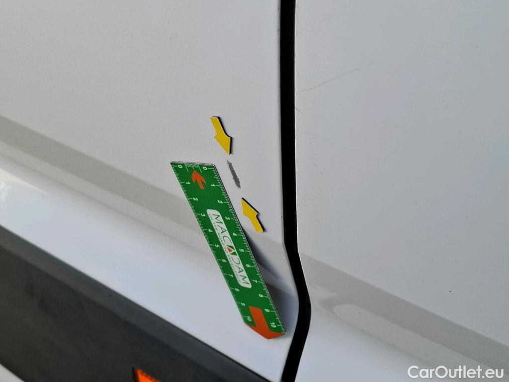  Volkswagen  Crafter  Fourgon Fourgon 35 mittlerer Radstand mit Hochdach FWD 2.0 140CV BVM6 #61