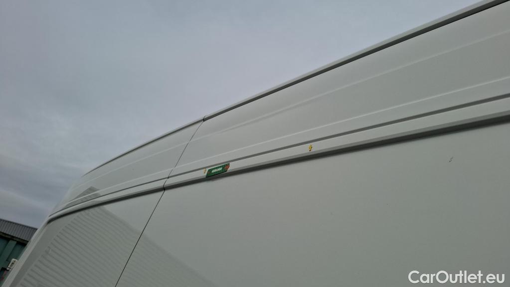 Volkswagen  Crafter  Fourgon Fourgon 35 mittlerer Radstand mit Hochdach FWD 2.0 140CV BVM6 #36