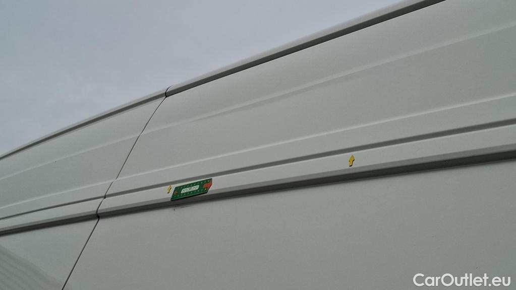  Volkswagen  Crafter  Fourgon Fourgon 35 mittlerer Radstand mit Hochdach FWD 2.0 140CV BVM6 #37