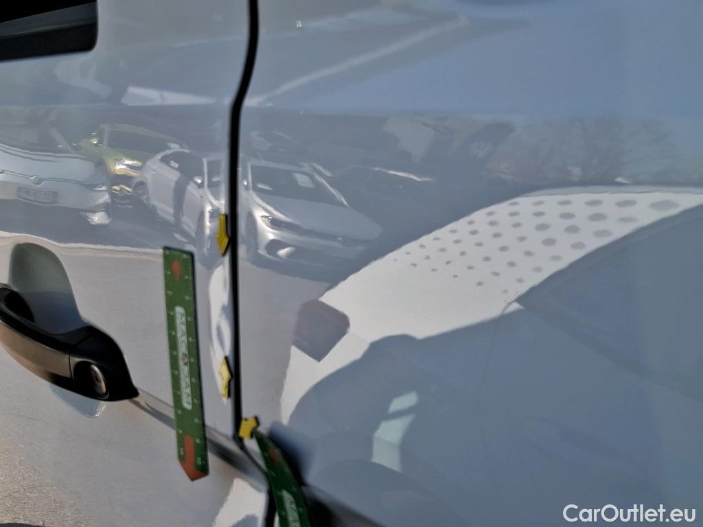  Volkswagen  Crafter  Fourgon Fourgon 35 mittlerer Radstand mit Hochdach FWD 2.0 140CV BVM6 #59