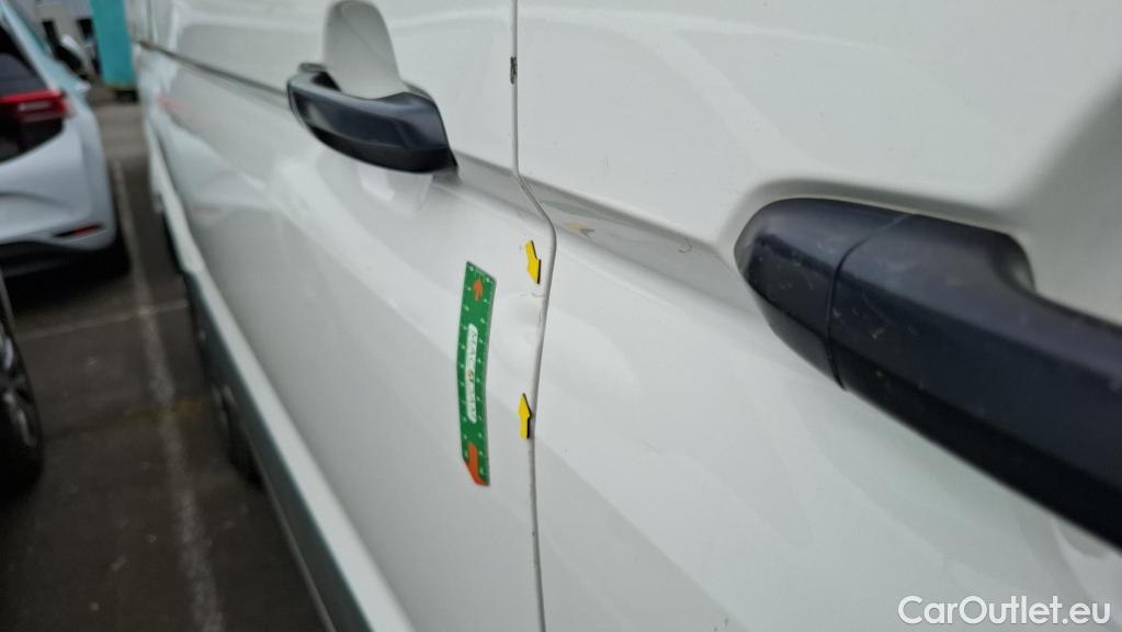  Volkswagen  Crafter  Fourgon Fourgon 35 mittlerer Radstand mit Hochdach FWD 2.0 140CV BVM6 #32