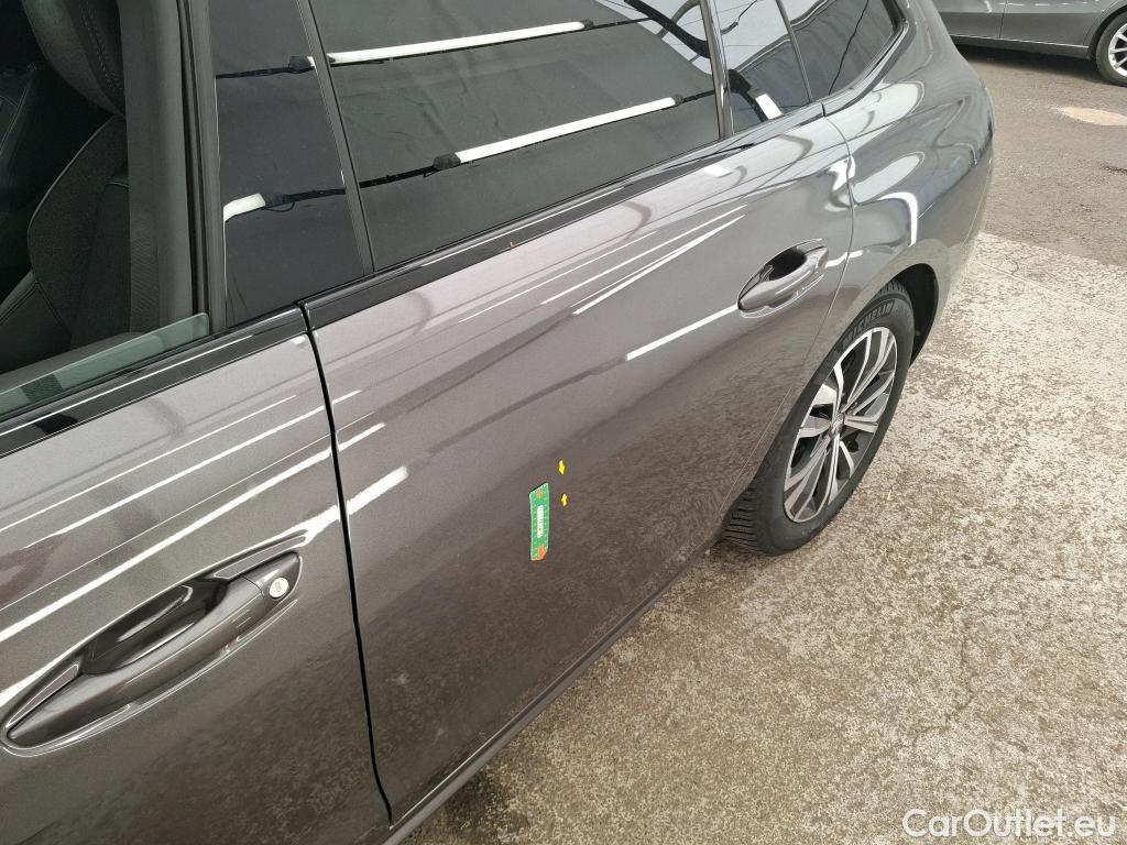  Peugeot  508 PEUGEOT  SW / 2018 / 5P / Break BlueHDi 130 S&S EAT8 Allure Pack #19