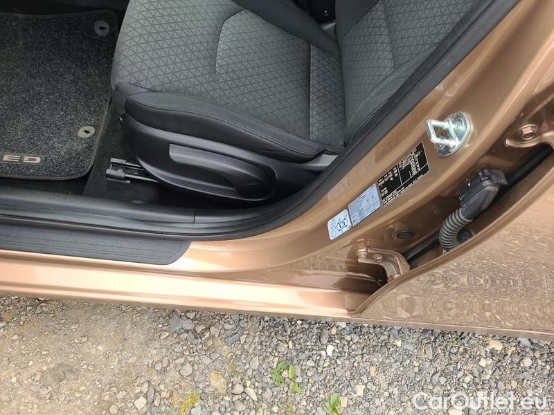  KIA  Cee'd Ceed Sportswagon (2018->) Ceed SW 1.5 T-GDI 118 Spin 5d #7