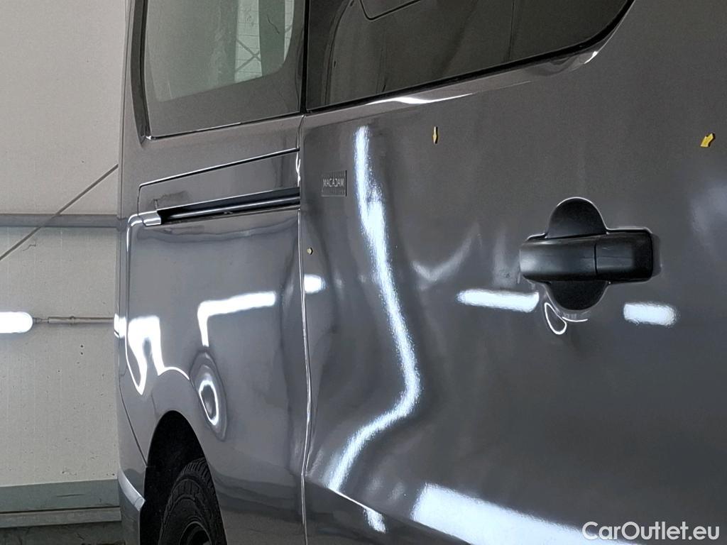  Renault  Trafic RENAULT  4p Combi Zen L2 Energy dCi 145 8 places #64