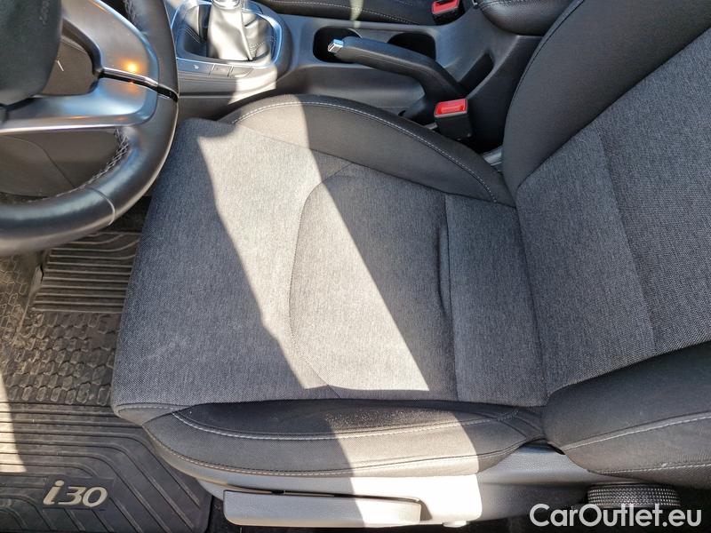  Hyundai  i30   cw (PD)(2017->)  kom.1.0TGDI 120 Smart #14