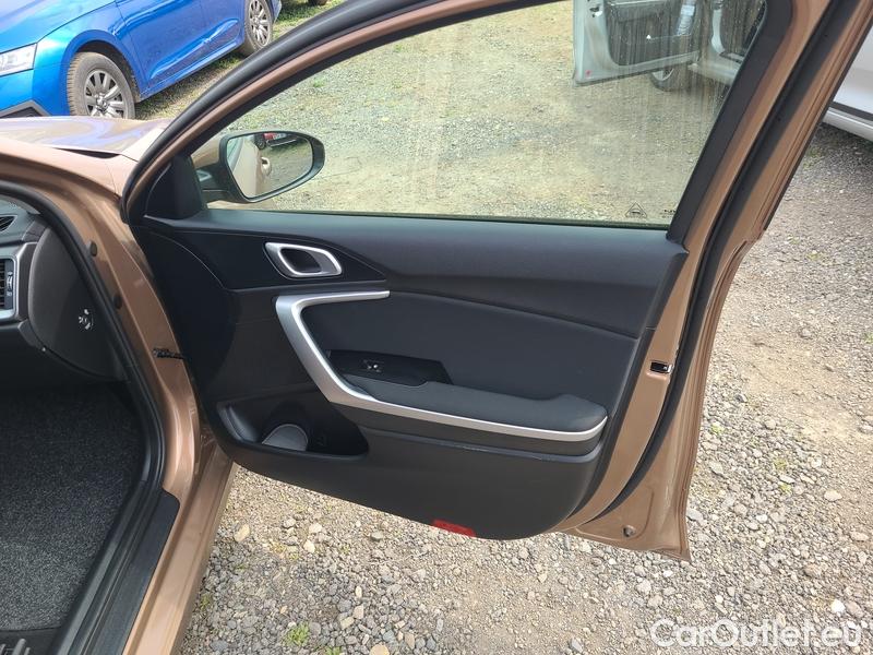  KIA  Cee'd Ceed Sportswagon (2018->) Ceed SW 1.5 T-GDI 118 Spin 5d #4