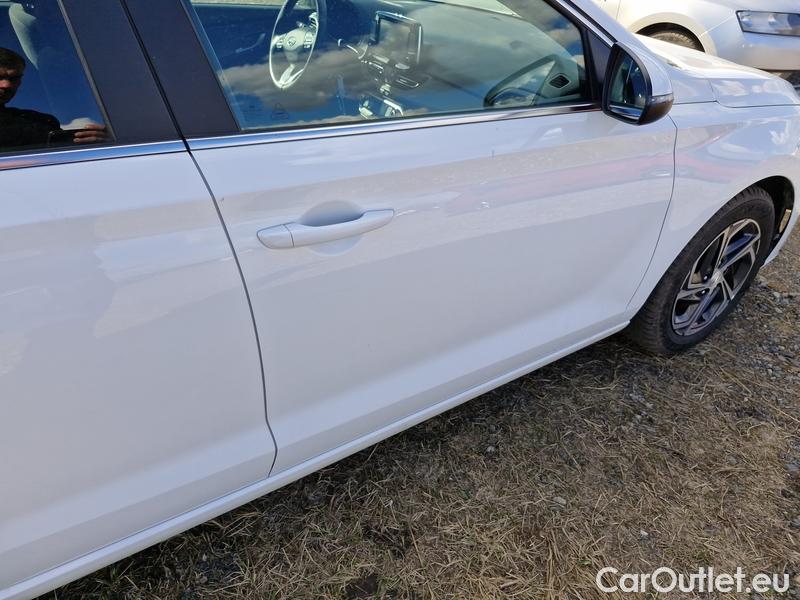  Hyundai  i30   cw (PD)(2017->)  kom.1.0TGDI 120 Smart #24