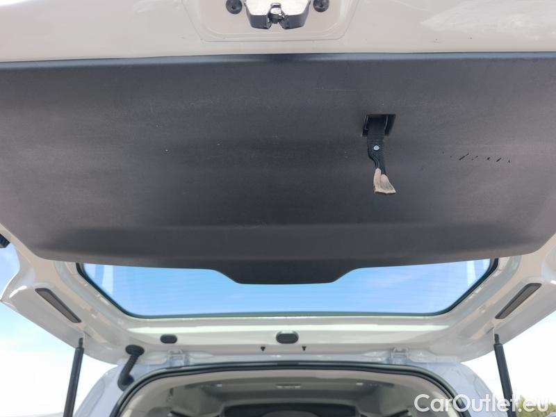  Opel  Combo  Life (E)  (2018) C.Life 1.2T 81 Edition Plus 5d #15