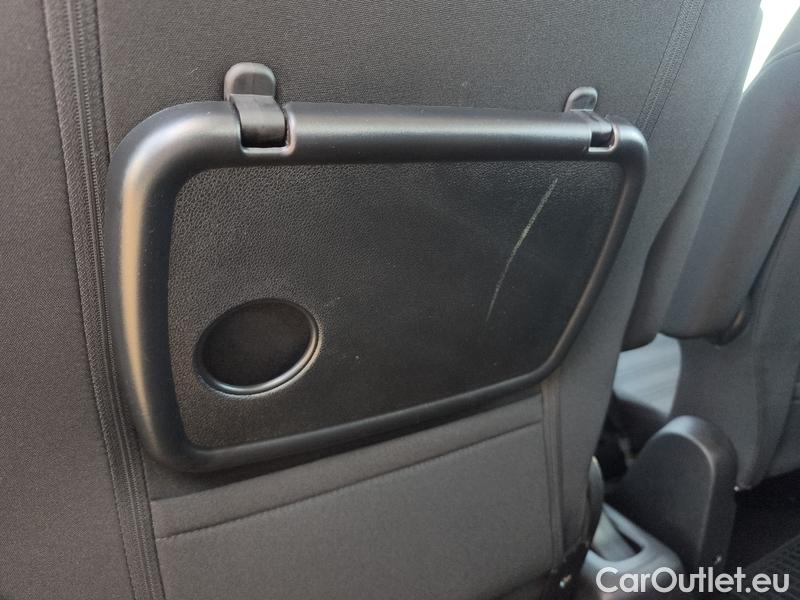  Opel  Combo  Life (E)  (2018) C.Life 1.2T 81 Edition Plus 5d #10