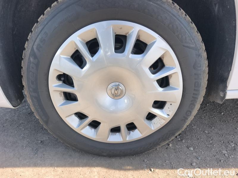  Opel  Combo  Life (E)  (2018) C.Life 1.2T 81 Edition Plus 5d #3