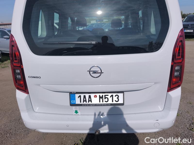  Opel  Combo  Life (E)  (2018) C.Life 1.2T 81 Edition Plus 5d #14