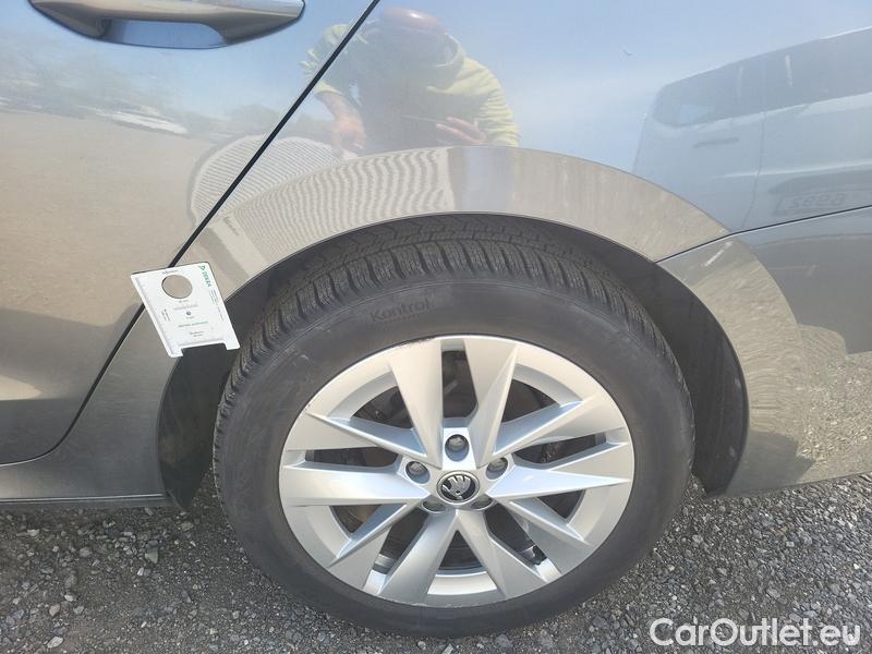  Skoda  Octavia  Lim. (NX3)(2020) Oct.1.5 e-TEC 110 Style AT #5
