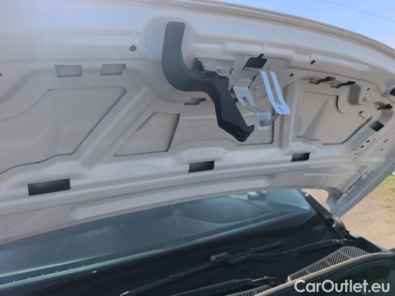 Opel  Combo  Life (E)  (2018) C.Life 1.2T 81 Edition Plus 5d #1