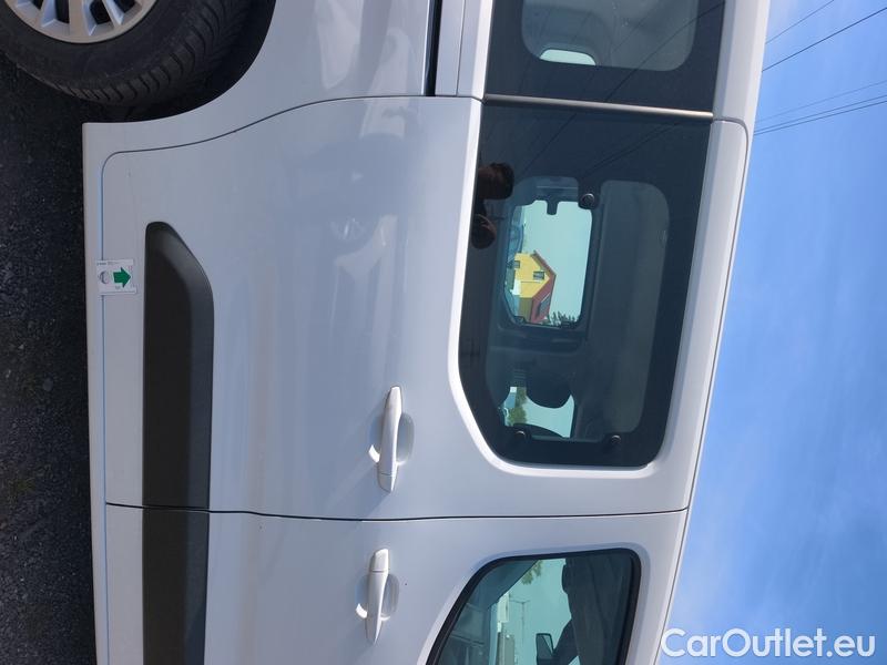  Opel  Combo  Life (E)  (2018) C.Life 1.2T 81 Edition Plus 5d #20