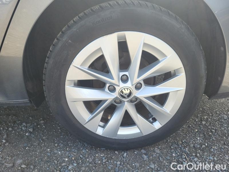  Skoda  Octavia  Lim. (NX3)(2020) Oct.1.5 e-TEC 110 Style AT #4