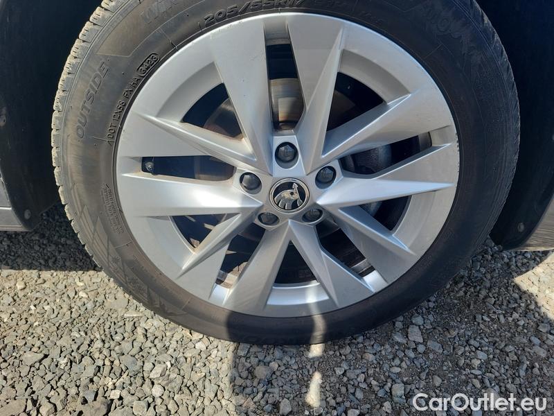  Skoda  Octavia  Lim. (NX3)(2020) Oct.1.5 e-TEC 110 Style AT #13