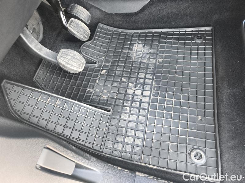  Opel  Combo  Life (E)  (2018) C.Life 1.2T 81 Edition Plus 5d #7