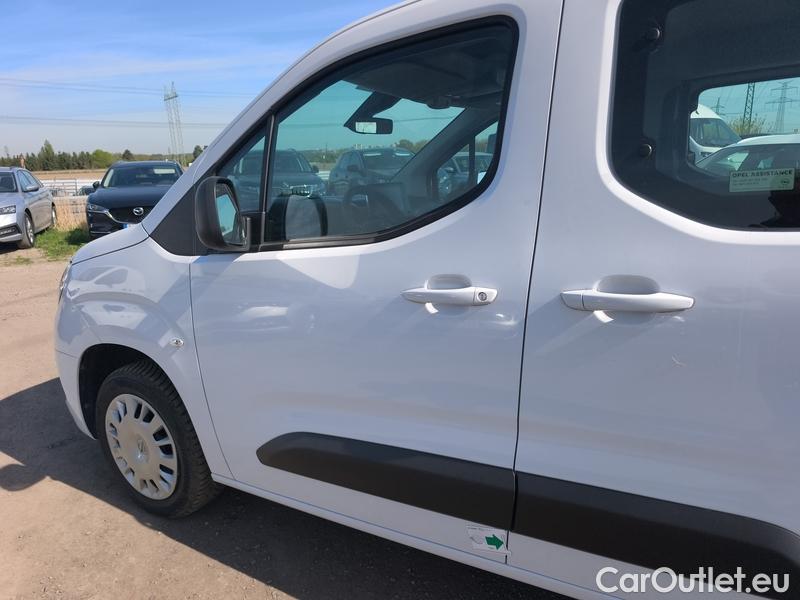  Opel  Combo  Life (E)  (2018) C.Life 1.2T 81 Edition Plus 5d #5