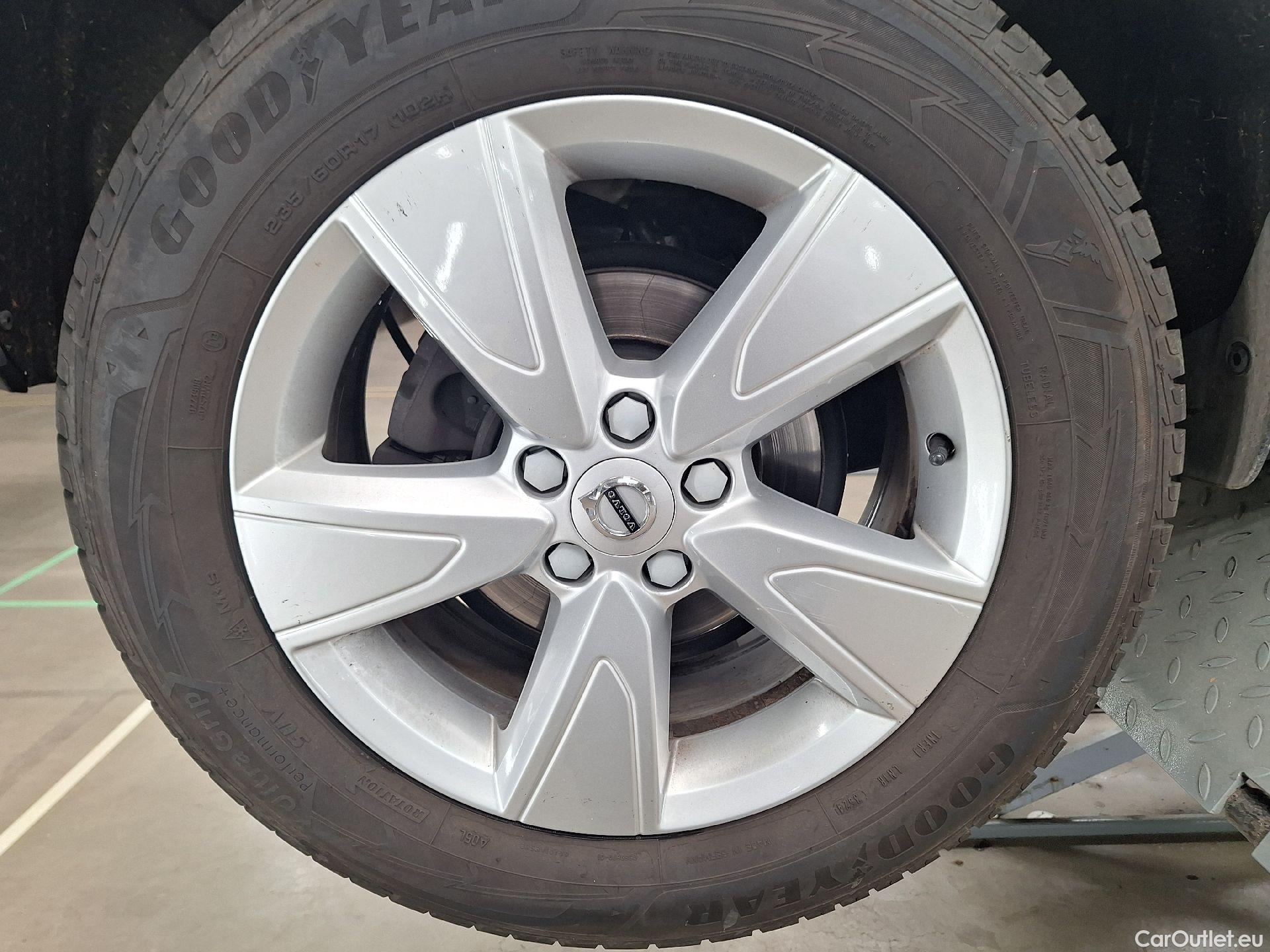  Volvo  XC 40 Volvo, XC40 '17, Volvo XC40 T2 Momentum Core 5d #8