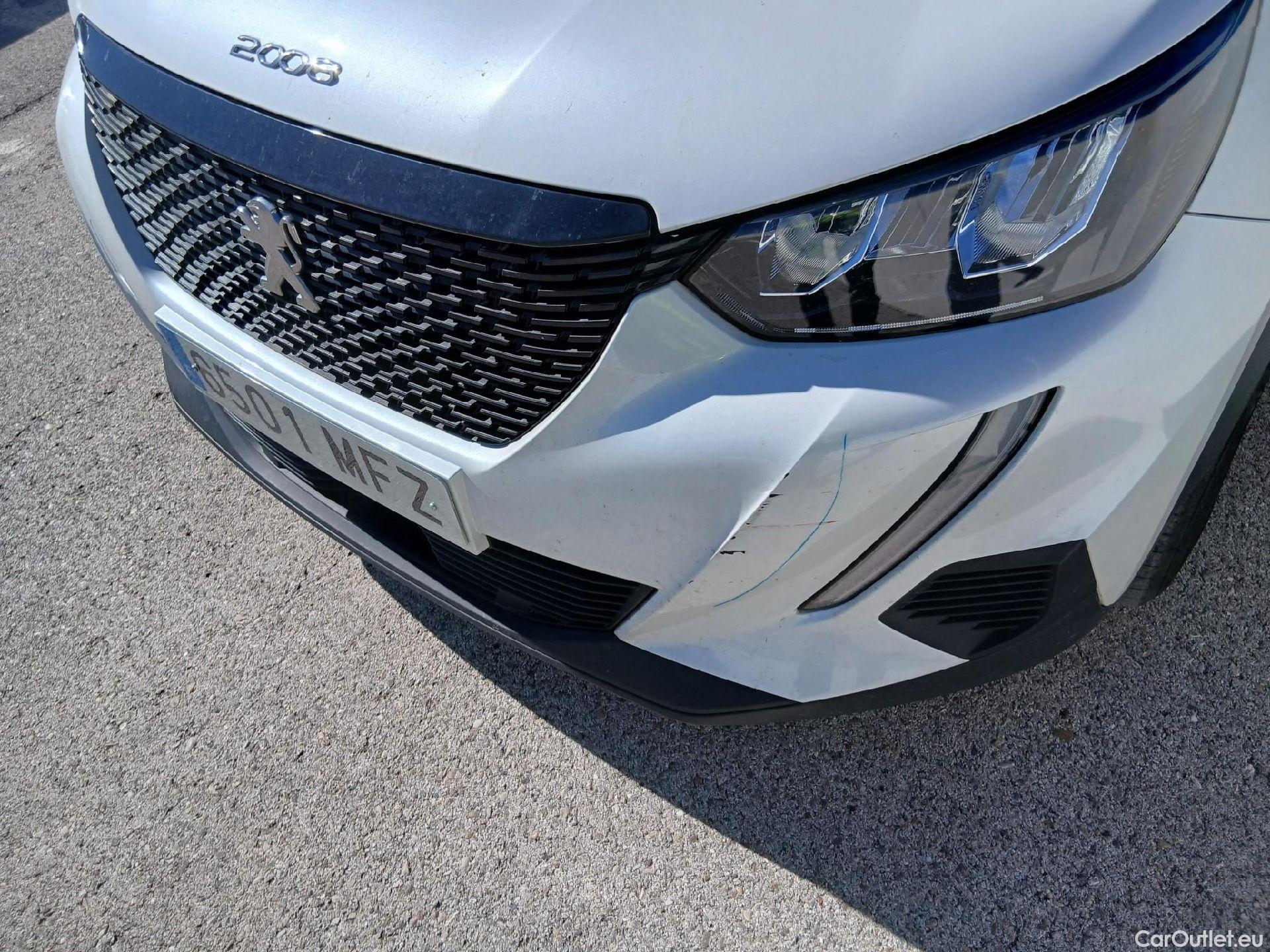  Peugeot  2008 PEUGEOT  / 2019 / 5P / todoterreno Active Pack Puretech 100 S&S 6 Vel. MAN #4