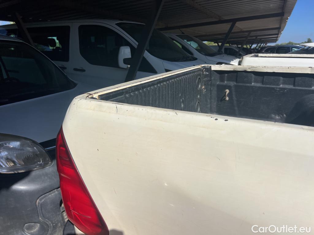  Toyota  Hilux TOYOTA  / 2016 / 4P / pickup 2.4 D-4D Cabina Doble GX #17