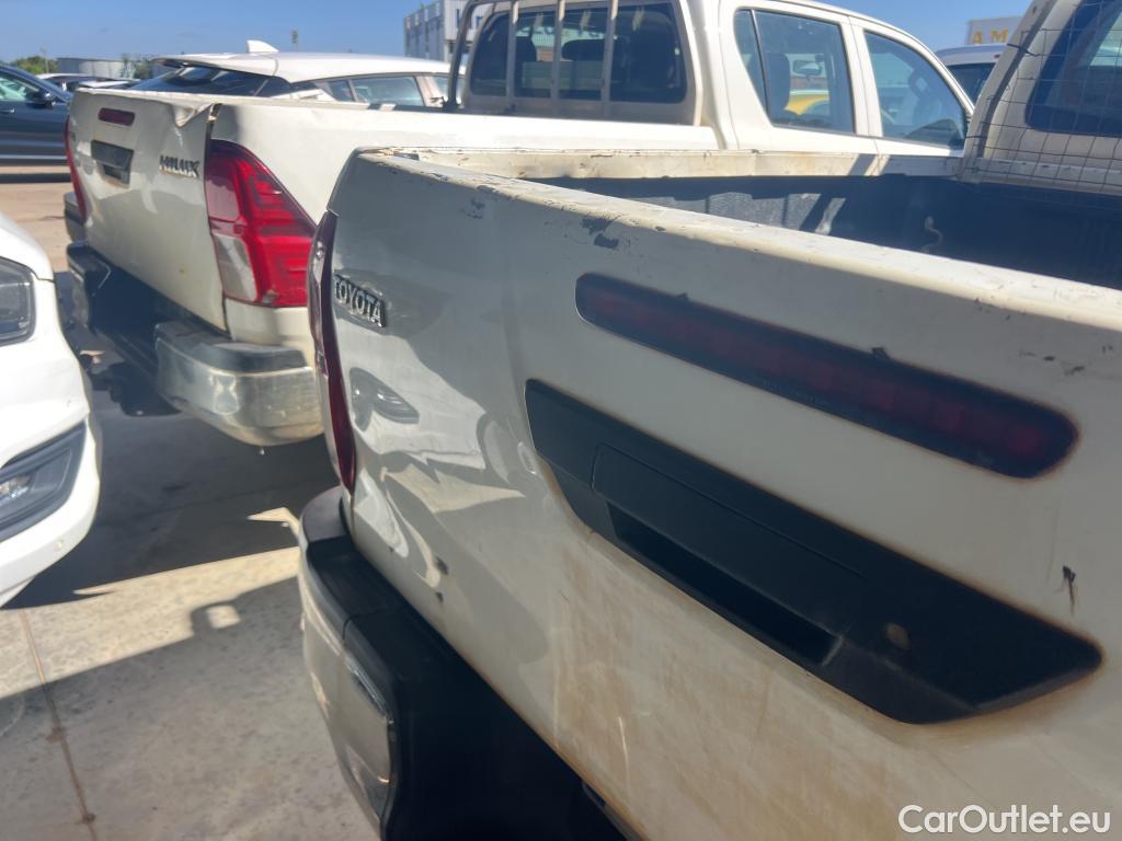  Toyota  Hilux TOYOTA  / 2016 / 4P / pickup 2.4 D-4D Cabina Doble GX #11