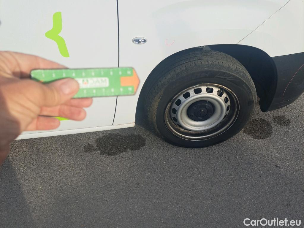 Opel  Combo OPEL  / 2018 / 3P / furgón derivado de turismo 1.5 TD 75kW (100CV) Express L H1 650kg #54